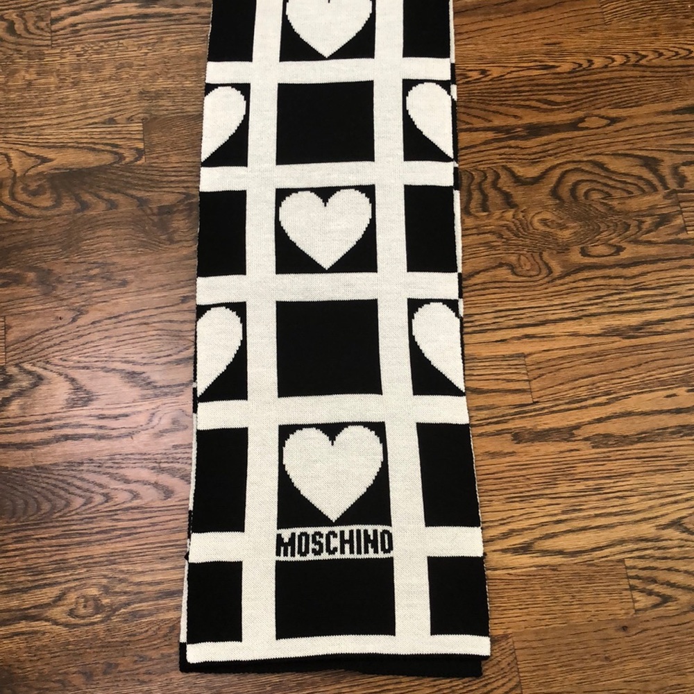 Moschino wool scarf